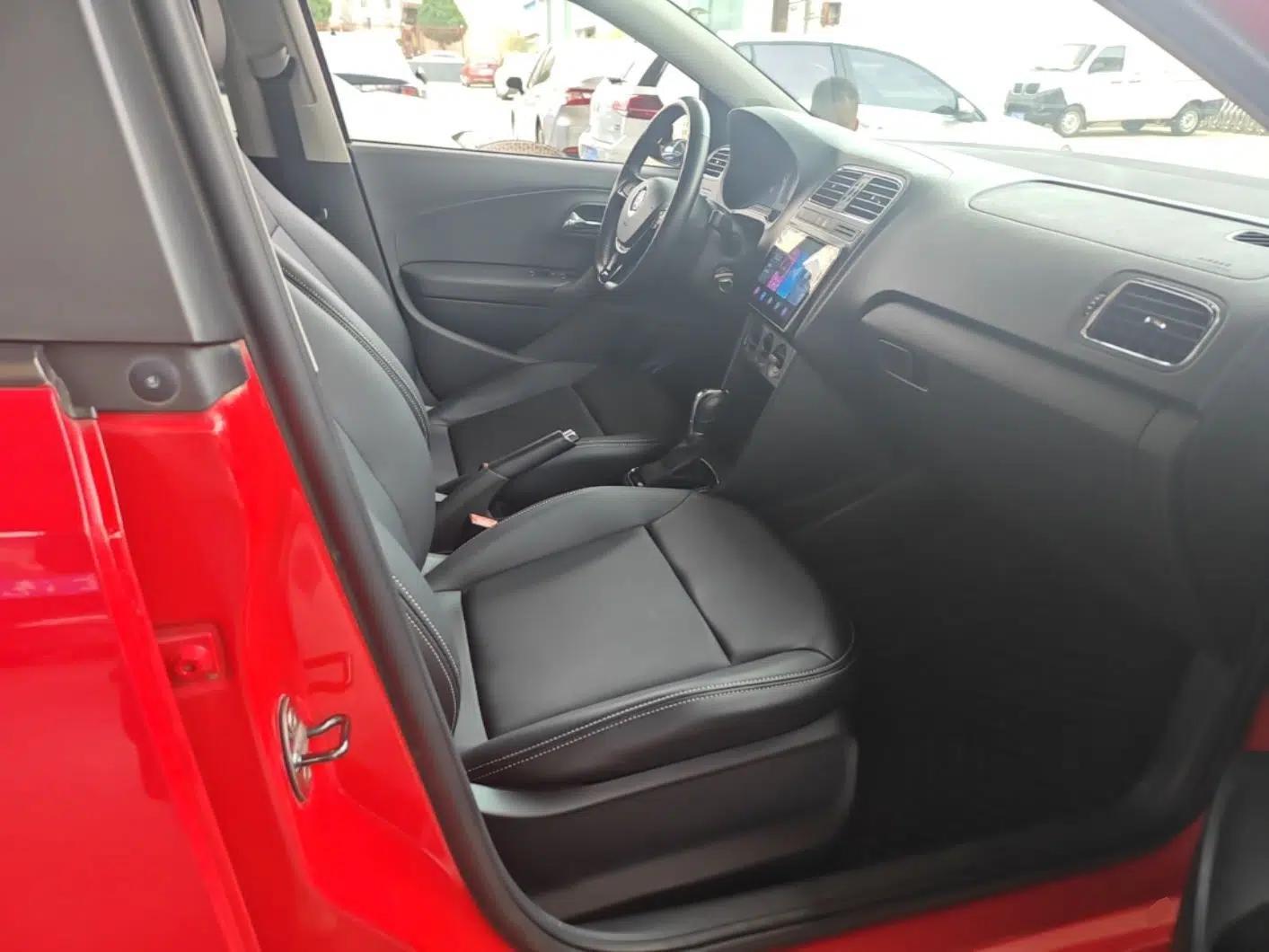 Volkswagen Polo 2016 1.6L Automatic Comfort Model — миниатюра 25