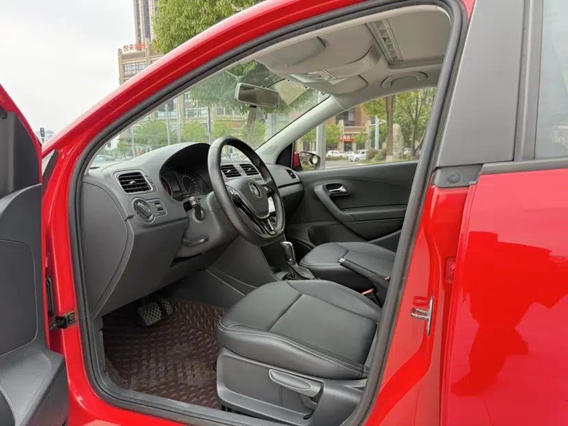 Volkswagen Polo 2016 1.6L Automatic Comfort Model — миниатюра 30