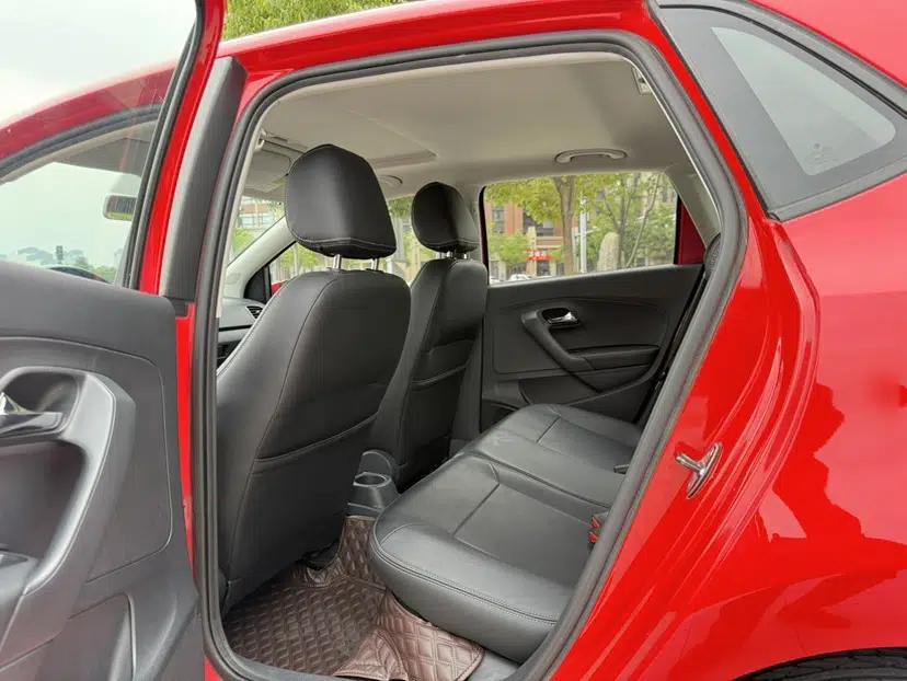 Volkswagen Polo 2016 1.6L Automatic Comfort Model — миниатюра 31