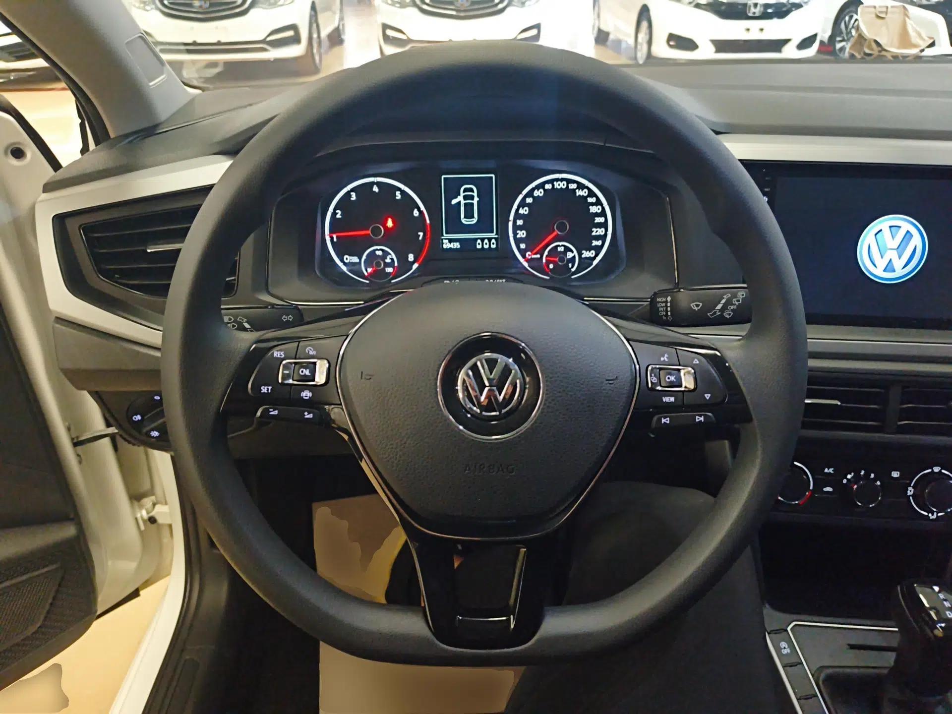 Volkswagen Polo 2019 Plus 1.5L Automatic Panoramic Enjoyment Edition — миниатюра 13