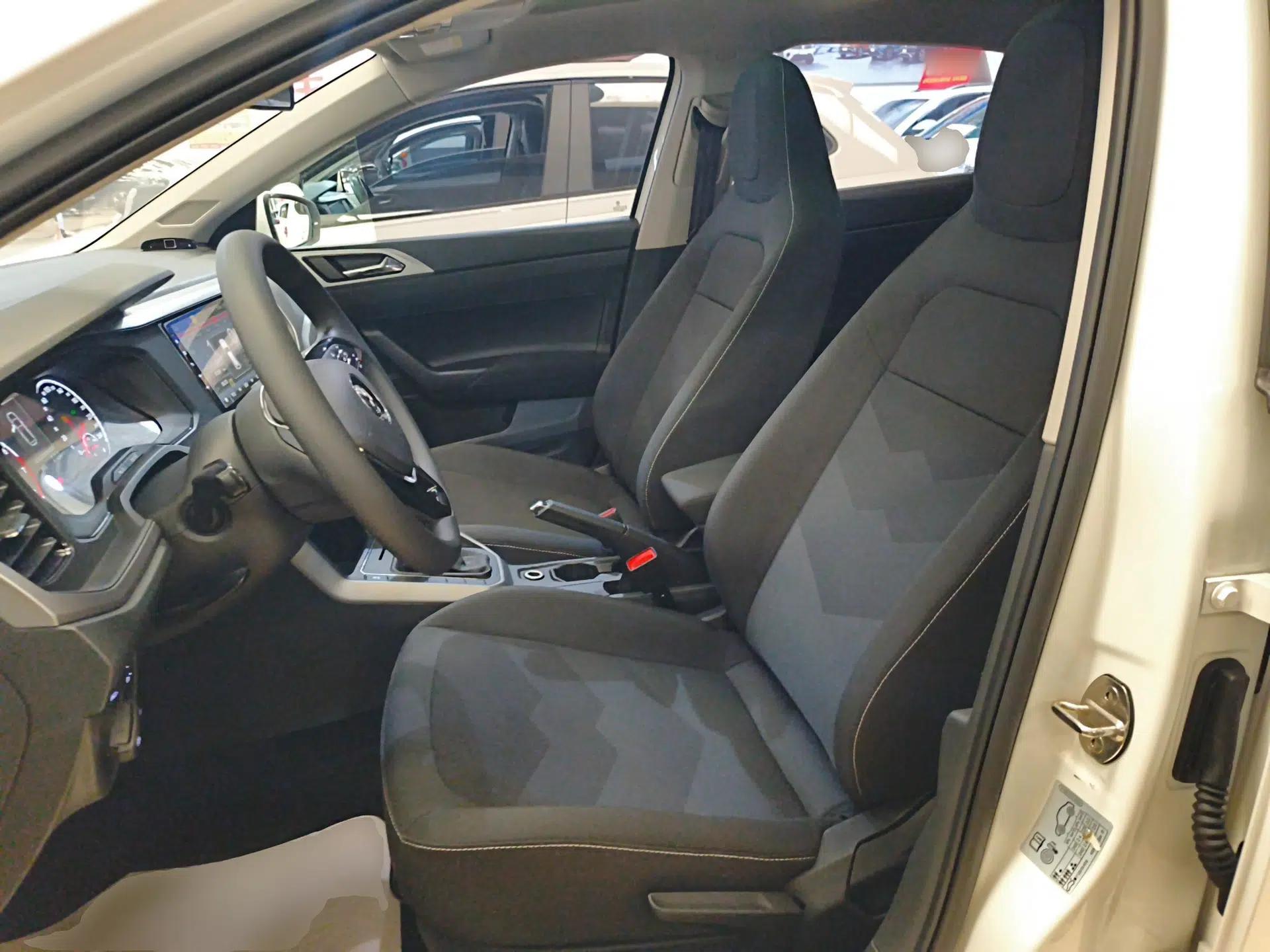 Volkswagen Polo 2019 Plus 1.5L Automatic Panoramic Enjoyment Edition — миниатюра 17