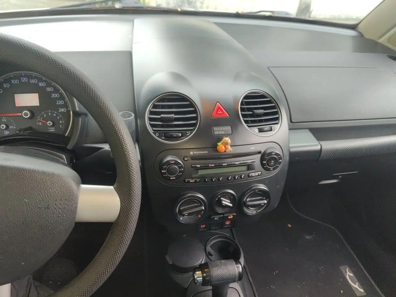 Volkswagen Beetle 2010 1.6 AT — миниатюра 13
