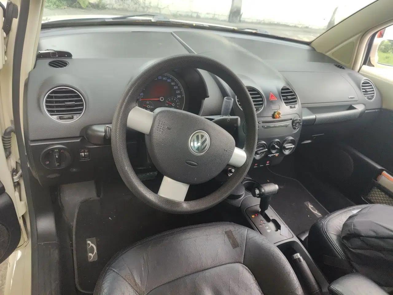 Volkswagen Beetle 2010 1.6 AT — миниатюра 9