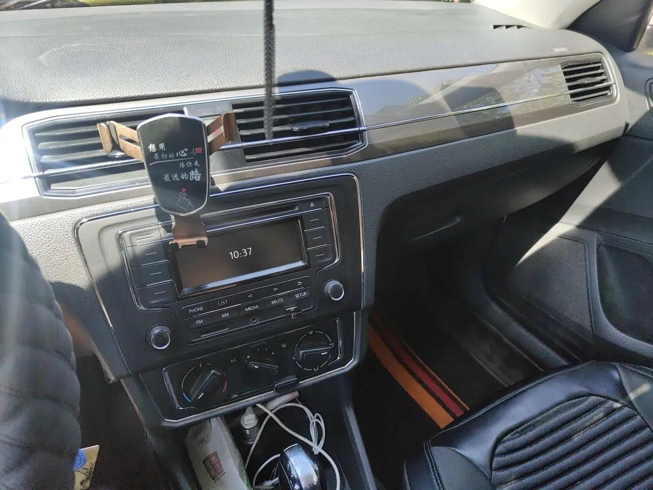 Volkswagen Santana 2016 1.6L Automatic Comfort Edition — миниатюра 13