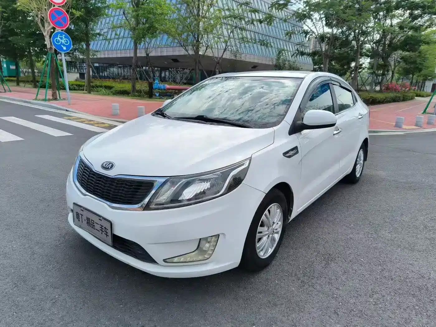 Kia K2 2012 Sedan 1.4L AT GLS Anniversary Edition — миниатюра 1