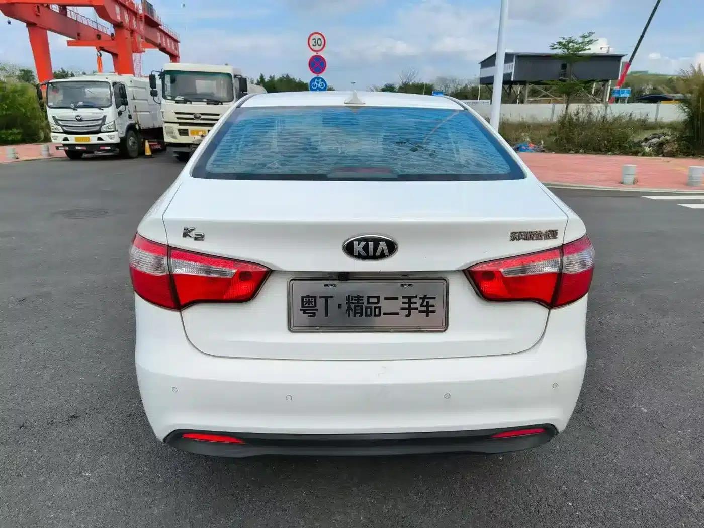 Kia K2 2012 Sedan 1.4L AT GLS Anniversary Edition — миниатюра 5