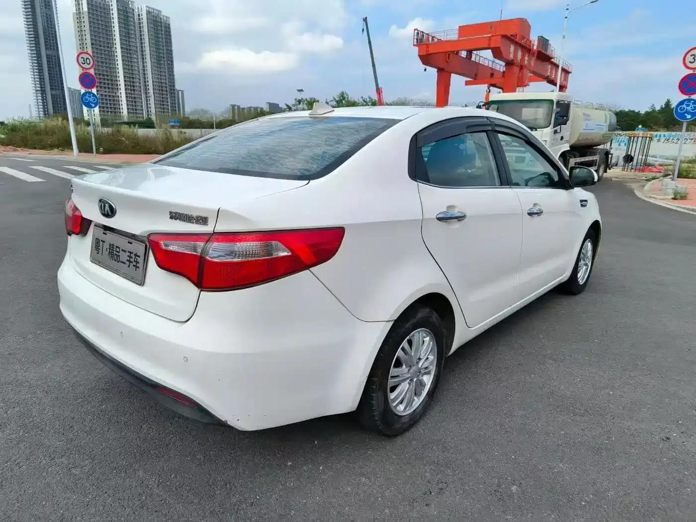 Kia K2 2012 Sedan 1.4L AT GLS Anniversary Edition — миниатюра 6