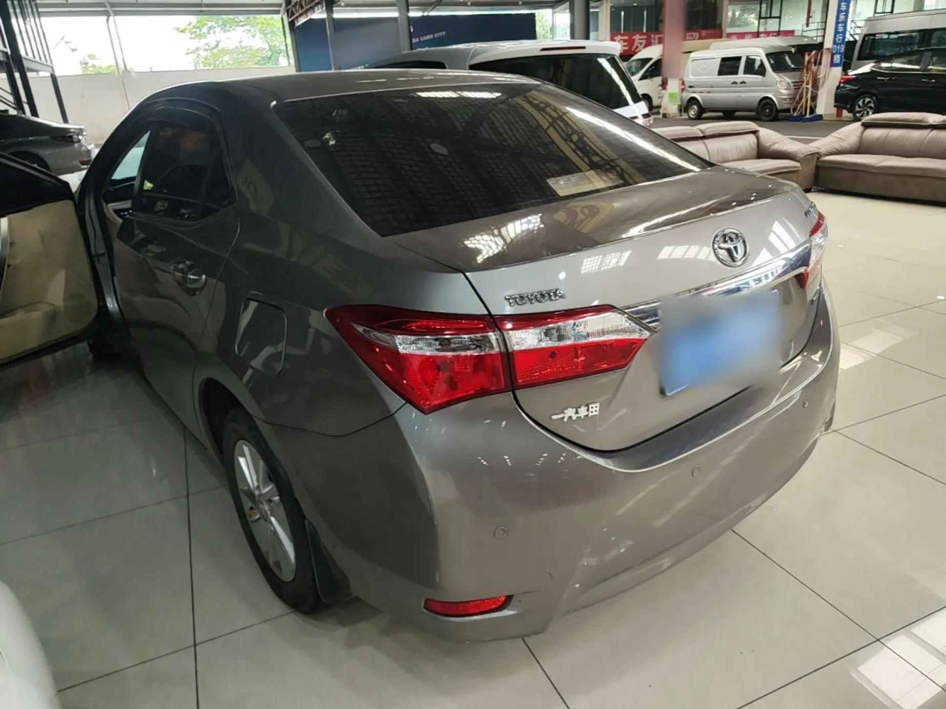 Toyota Corolla 2014 1.6L CVT GL — миниатюра 4