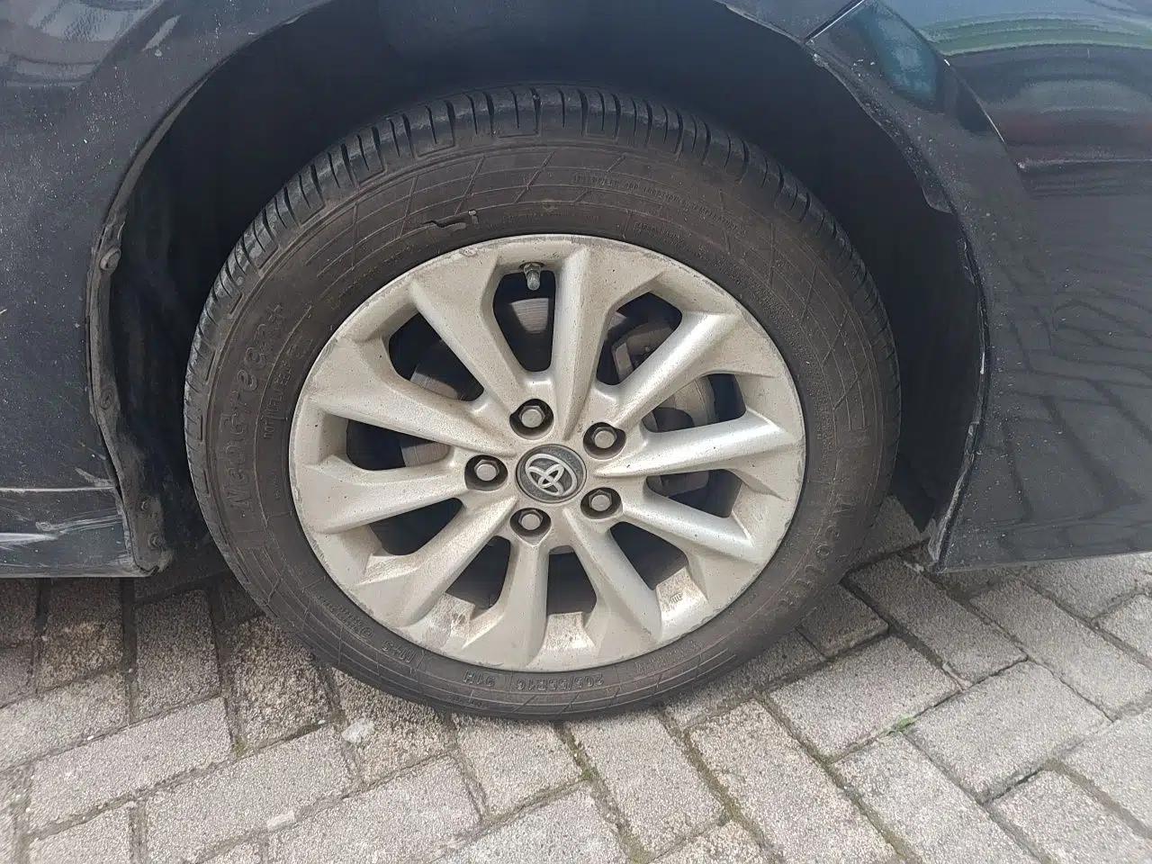 Toyota Corolla 2019 Dual-Engine 1.8L E-CVT GL-i Elite Edition — миниатюра 8