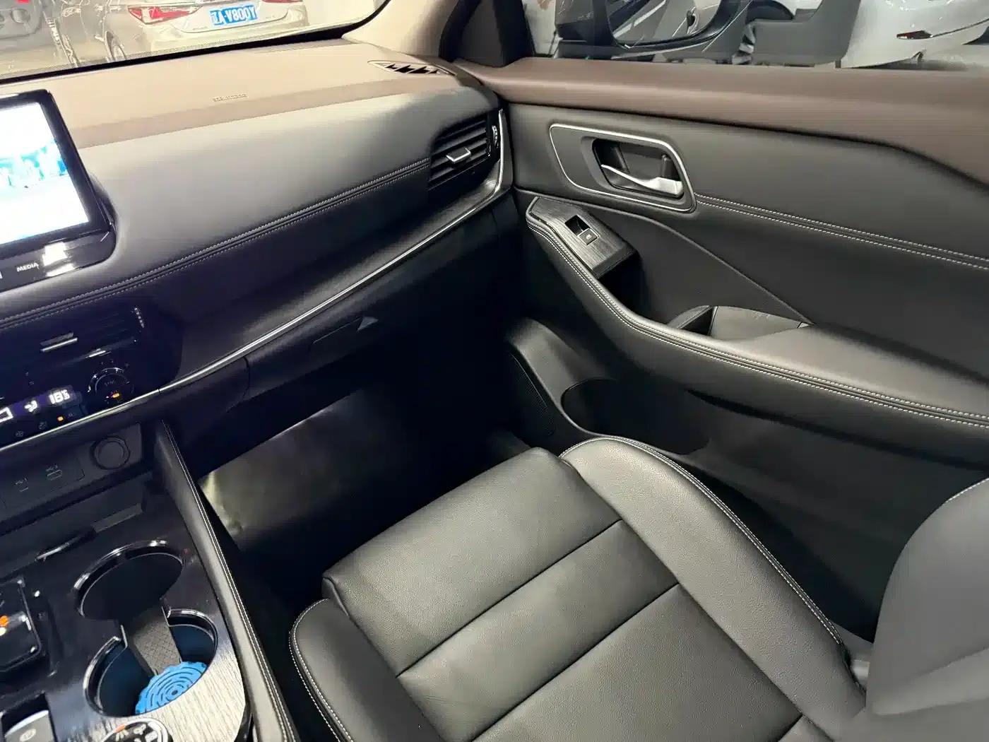 Nissan X-Trail 2023 e-POWER Super Hybrid Dual Motor AWD Luxury Edition — миниатюра 12