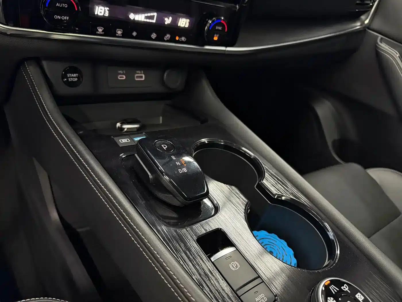 Nissan X-Trail 2023 e-POWER Super Hybrid Dual Motor AWD Luxury Edition — миниатюра 17