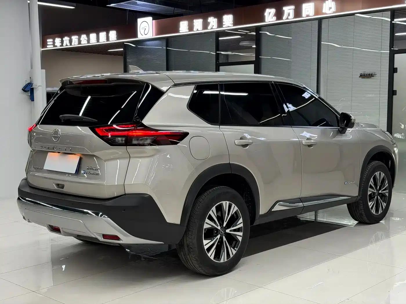 Nissan X-Trail 2023 e-POWER Super Hybrid Dual Motor AWD Luxury Edition — миниатюра 18