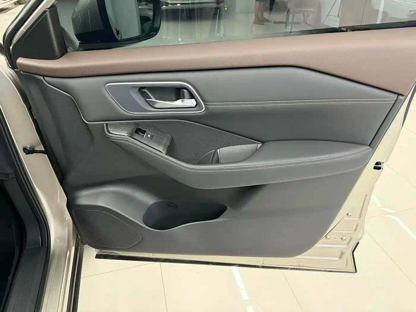 Nissan X-Trail 2023 e-POWER Super Hybrid Dual Motor AWD Luxury Edition — миниатюра 5
