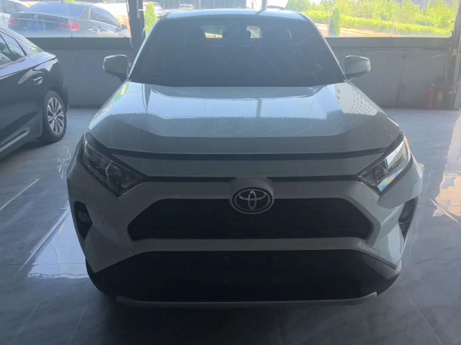 Toyota RAV4 2021 2.0L CVT Two-Wheel Drive Fashion PLUS Edition — миниатюра 2