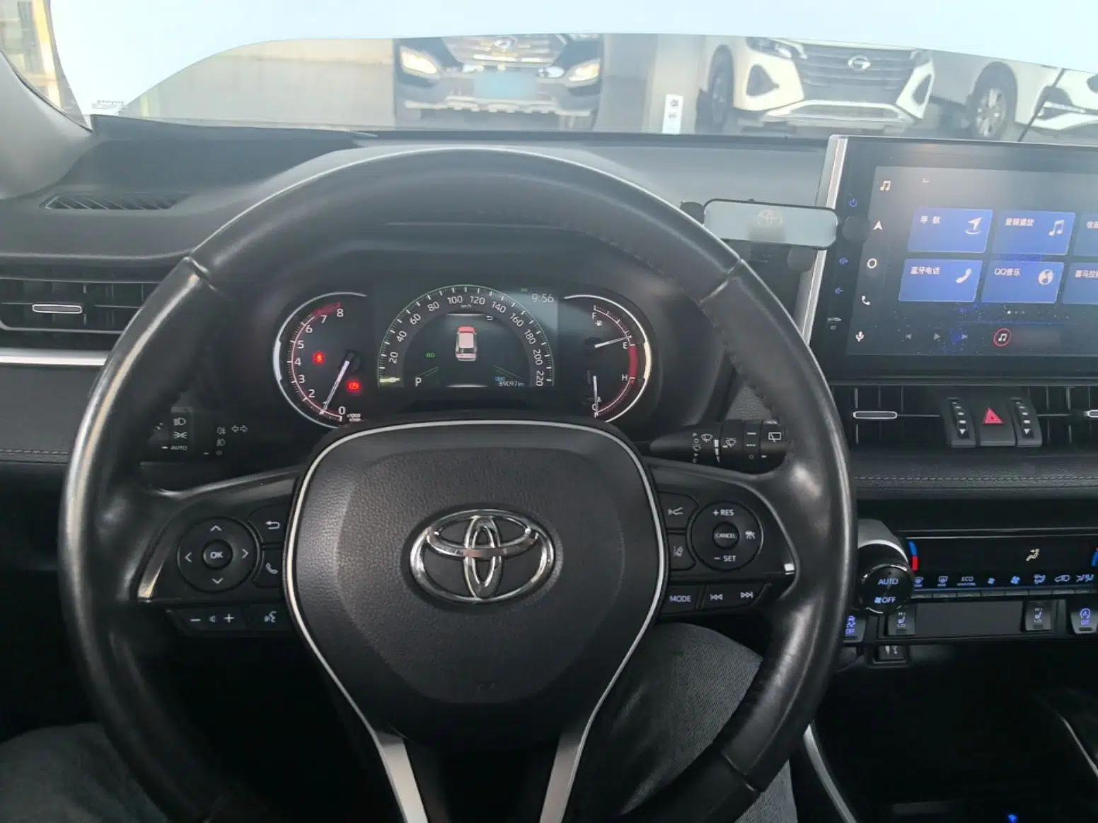 Toyota RAV4 2021 2.0L CVT Two-Wheel Drive Fashion PLUS Edition — миниатюра 12