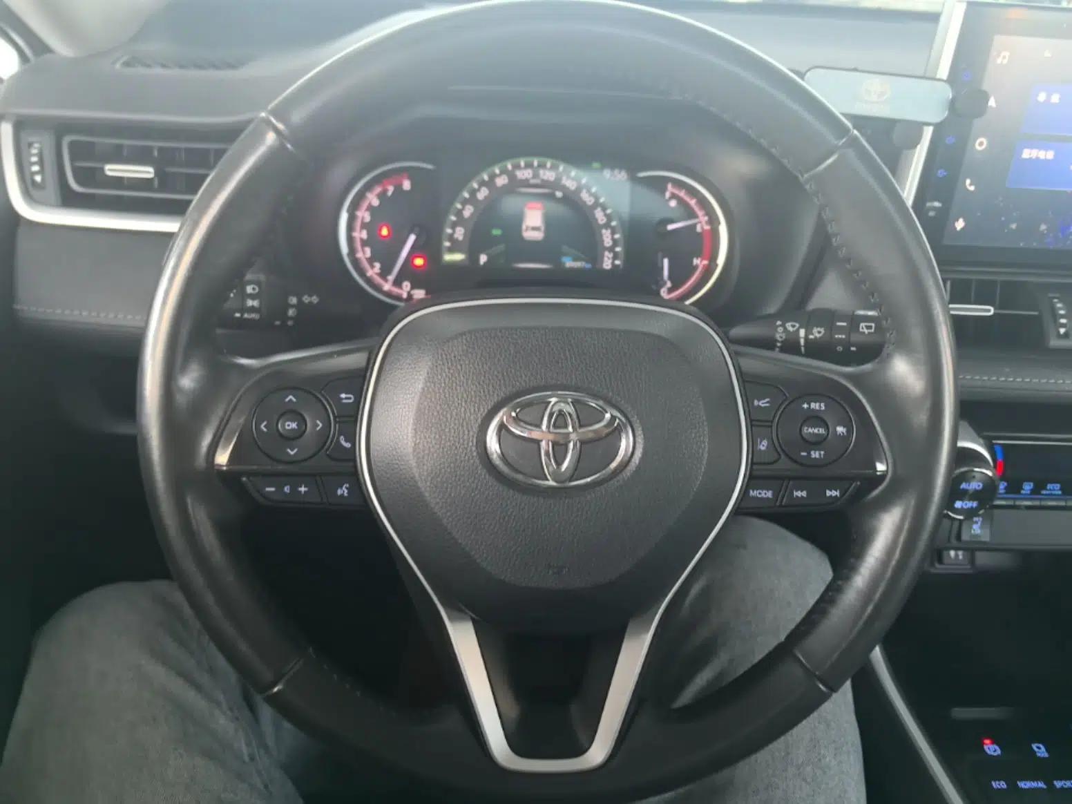Toyota RAV4 2021 2.0L CVT Two-Wheel Drive Fashion PLUS Edition — миниатюра 13