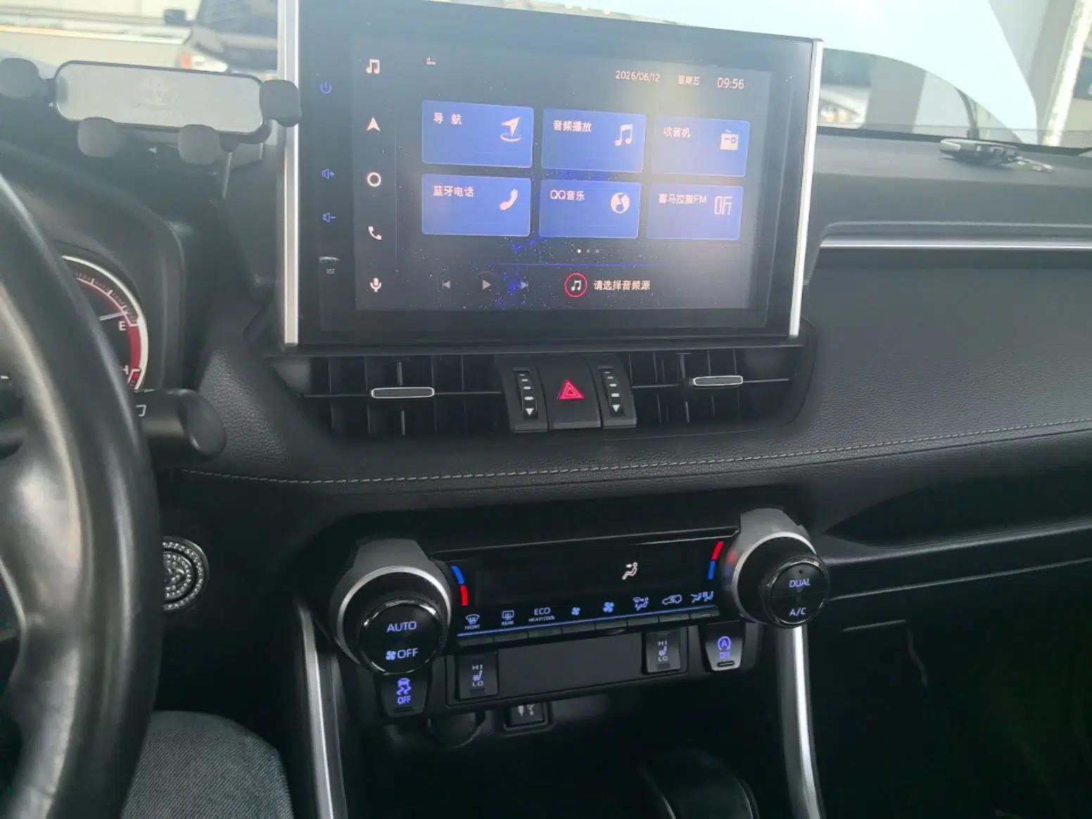 Toyota RAV4 2021 2.0L CVT Two-Wheel Drive Fashion PLUS Edition — миниатюра 15