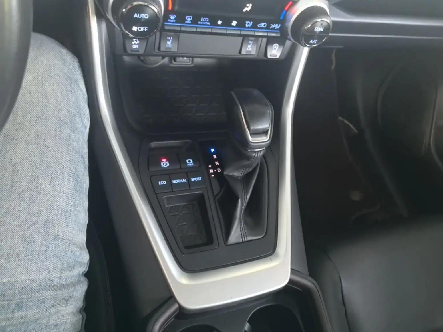 Toyota RAV4 2021 2.0L CVT Two-Wheel Drive Fashion PLUS Edition — миниатюра 16