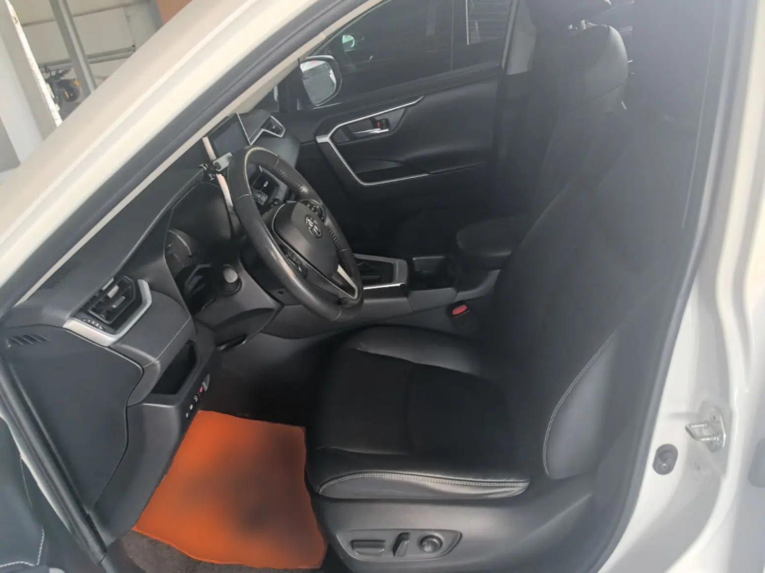 Toyota RAV4 2021 2.0L CVT Two-Wheel Drive Fashion PLUS Edition — миниатюра 17