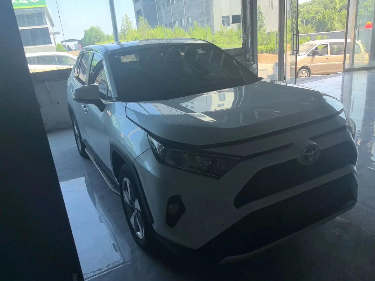 Toyota RAV4 2021 2.0L CVT Two-Wheel Drive Fashion PLUS Edition — миниатюра 3