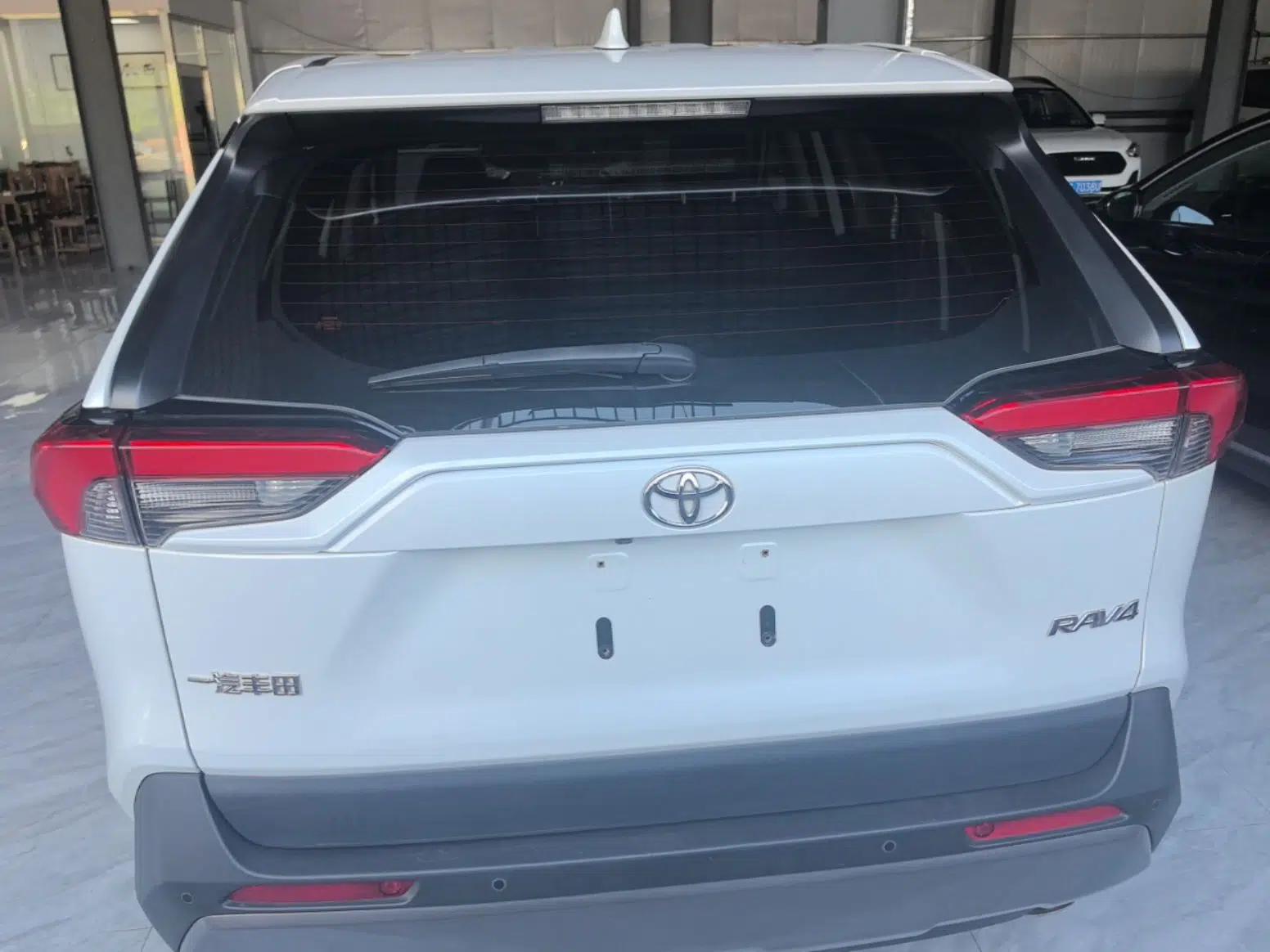 Toyota RAV4 2021 2.0L CVT Two-Wheel Drive Fashion PLUS Edition — миниатюра 5