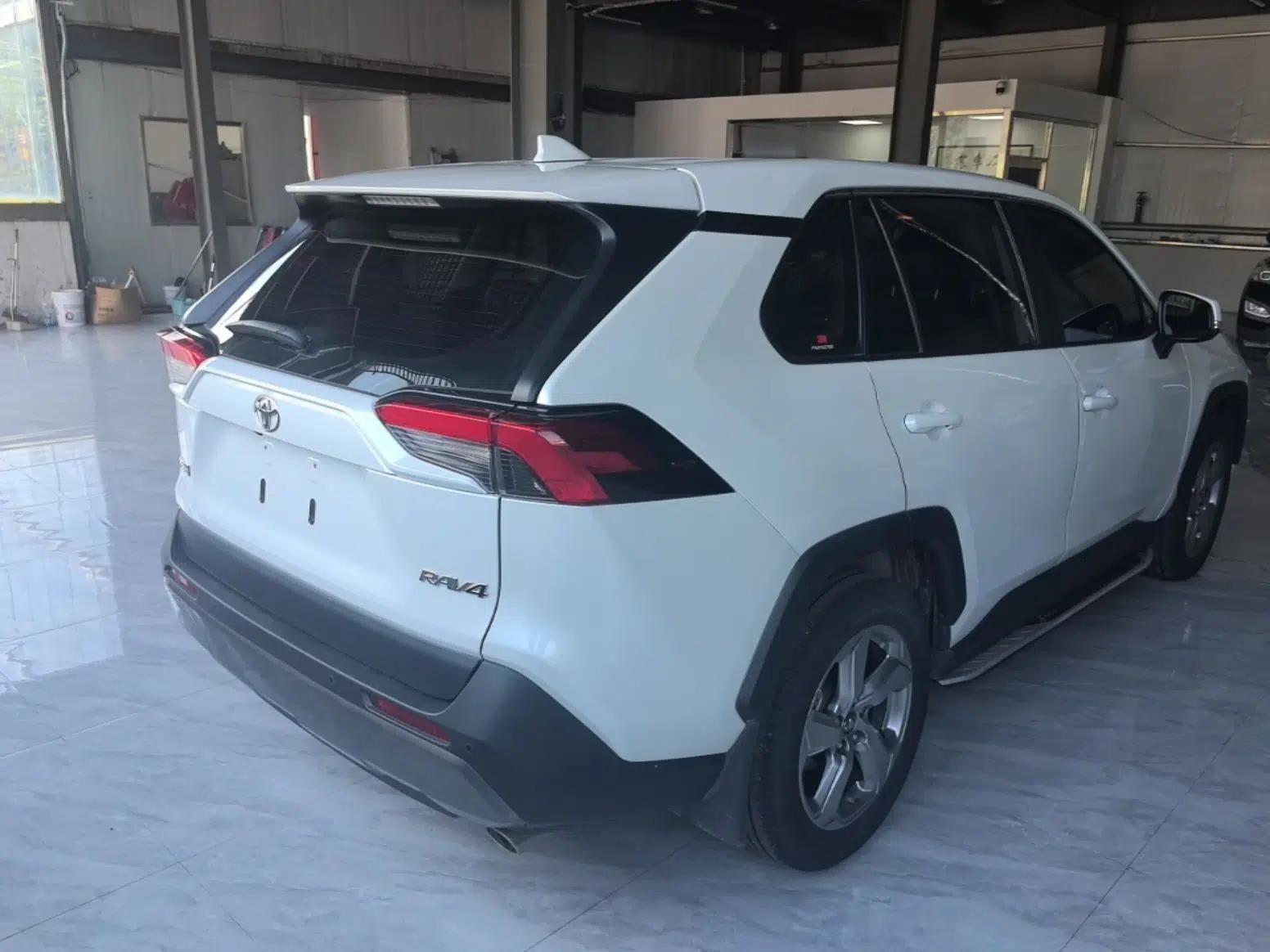 Toyota RAV4 2021 2.0L CVT Two-Wheel Drive Fashion PLUS Edition — миниатюра 6