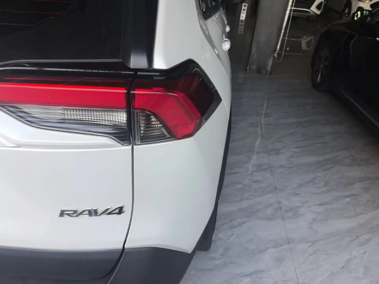 Toyota RAV4 2021 2.0L CVT Two-Wheel Drive Fashion PLUS Edition — миниатюра 9