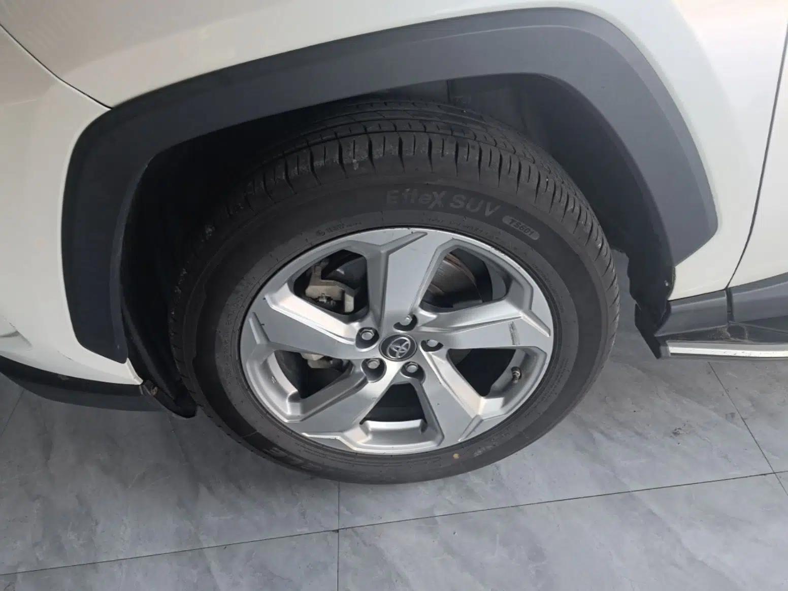 Toyota RAV4 2021 2.0L CVT Two-Wheel Drive Fashion PLUS Edition — миниатюра 10