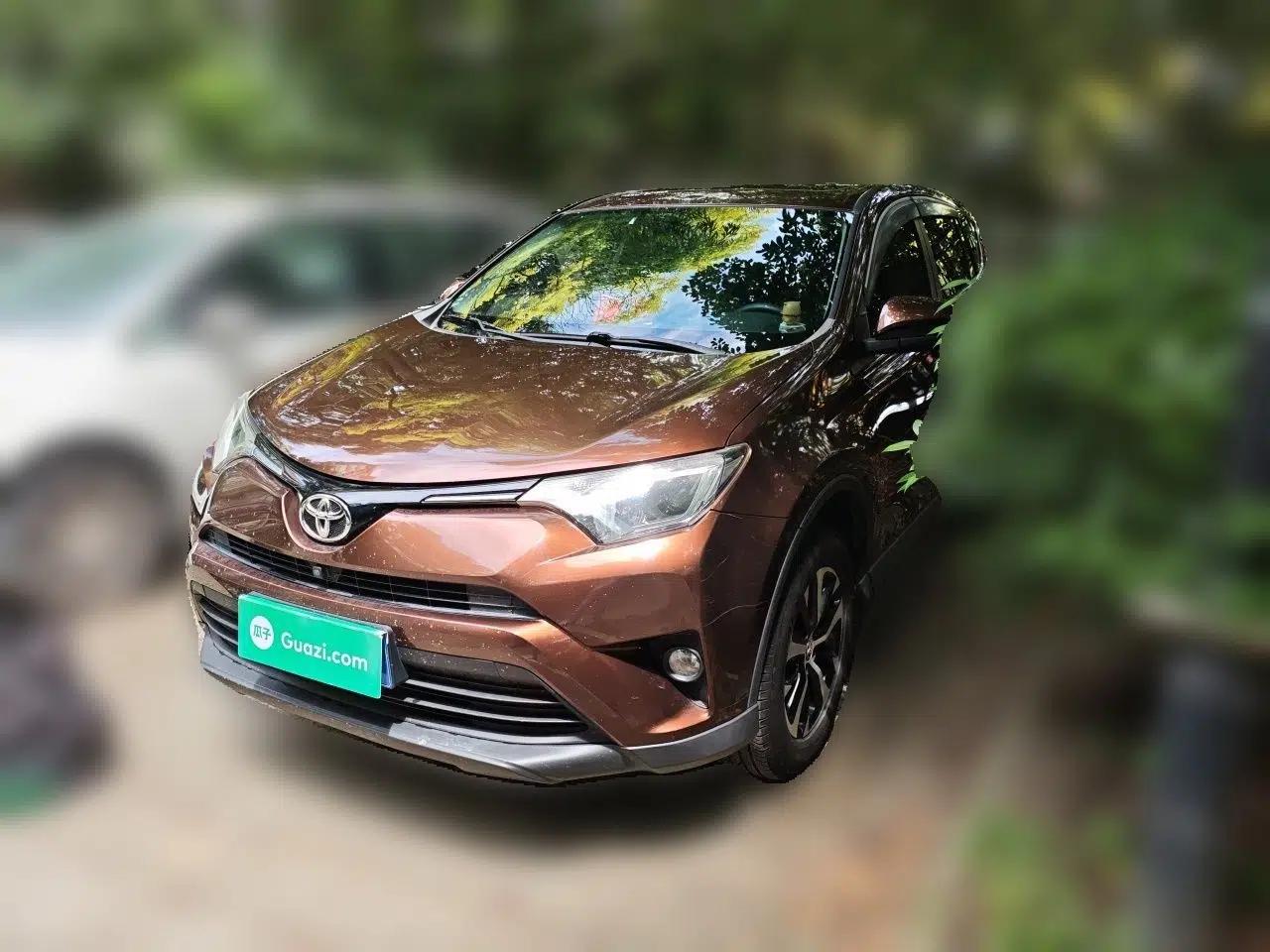 Toyota RAV4 2016 2.0L CVT Two-Wheel Drive Fashion Edition China V Standard — миниатюра 1