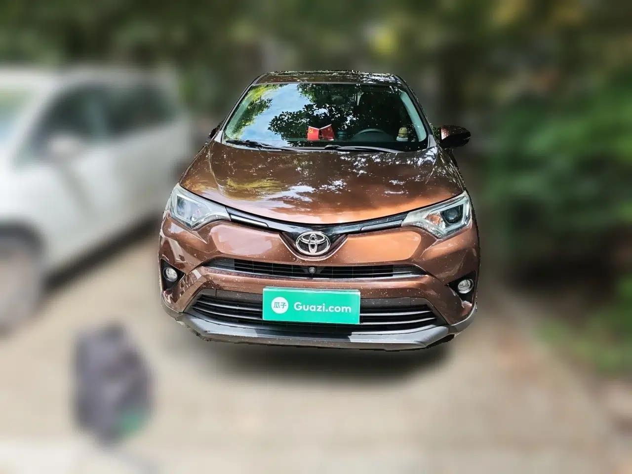 Toyota RAV4 2016 2.0L CVT Two-Wheel Drive Fashion Edition China V Standard — миниатюра 2
