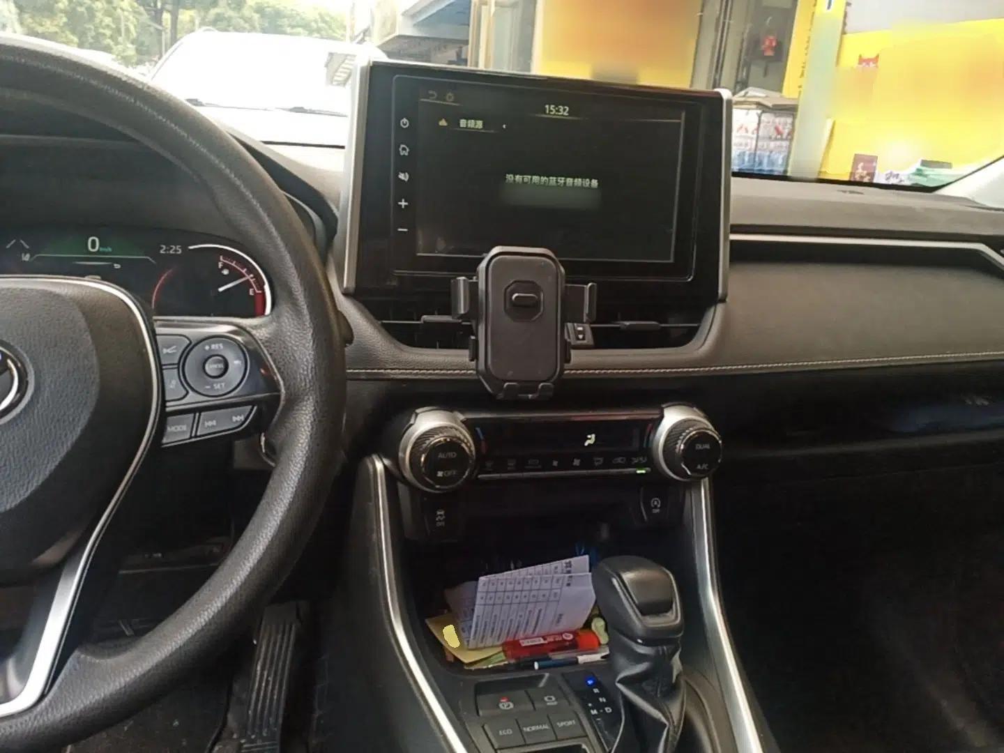 Toyota RAV4 2020 2.0L CVT Two-Wheel Drive Fashion Edition — миниатюра 12