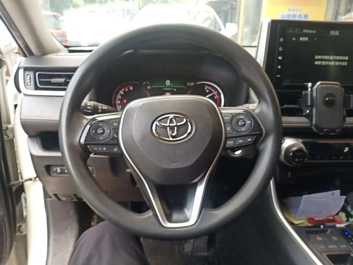 Toyota RAV4 2020 2.0L CVT Two-Wheel Drive Fashion Edition — миниатюра 13