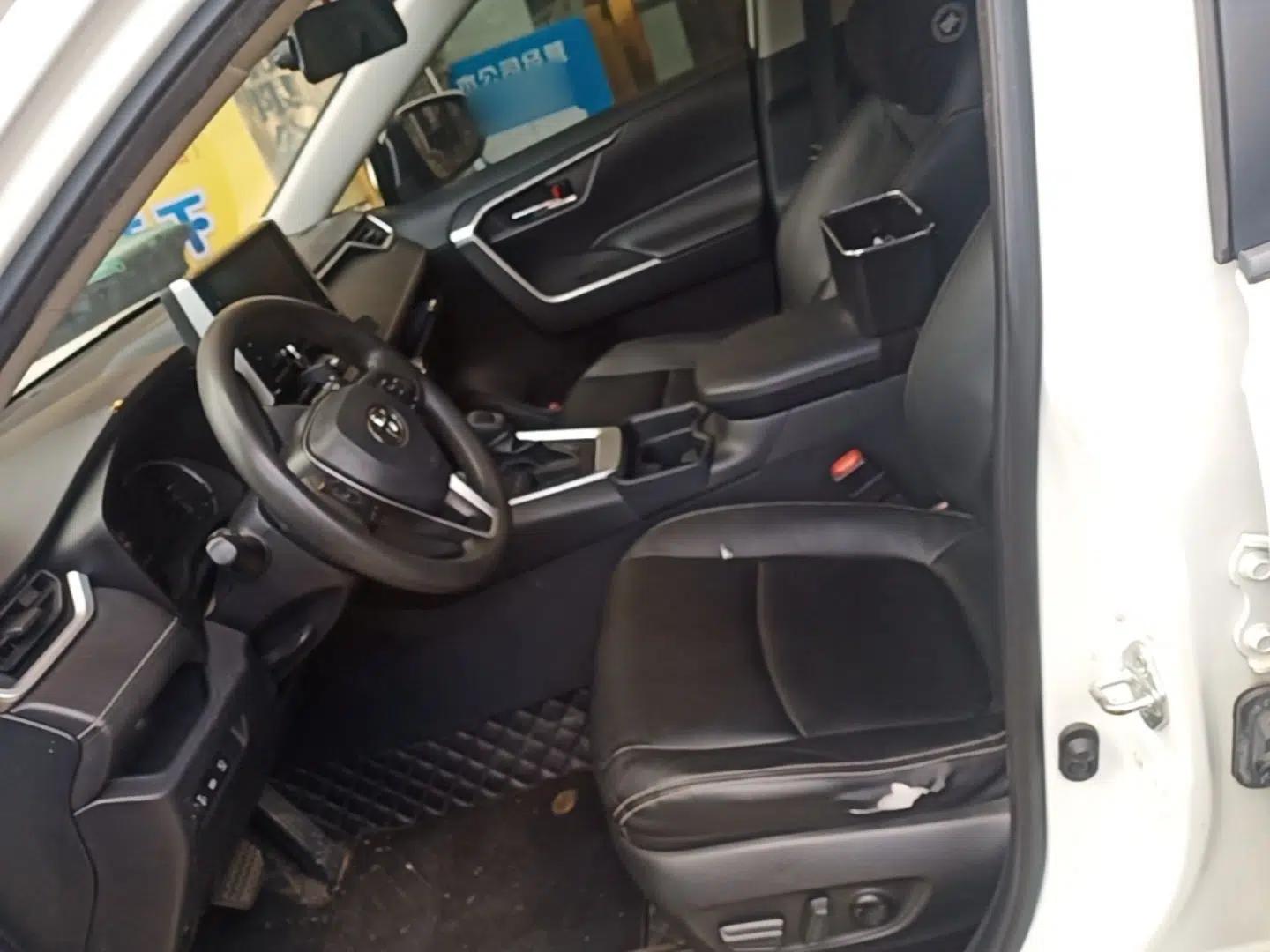 Toyota RAV4 2020 2.0L CVT Two-Wheel Drive Fashion Edition — миниатюра 17