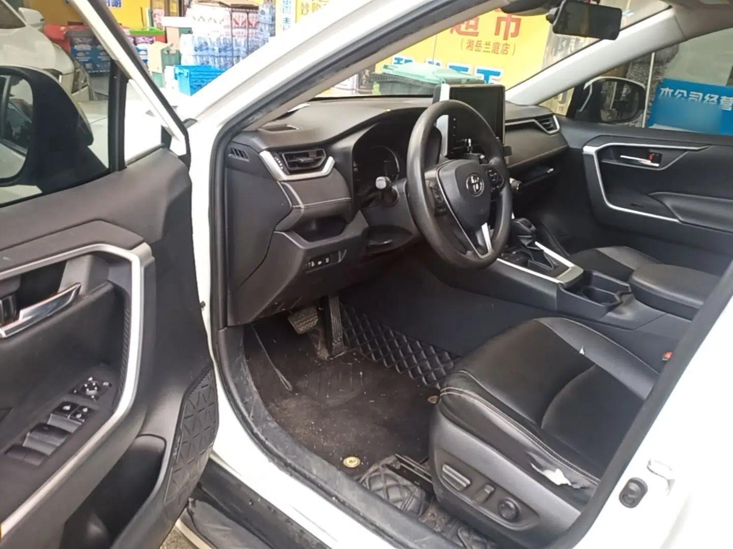 Toyota RAV4 2020 2.0L CVT Two-Wheel Drive Fashion Edition — миниатюра 18
