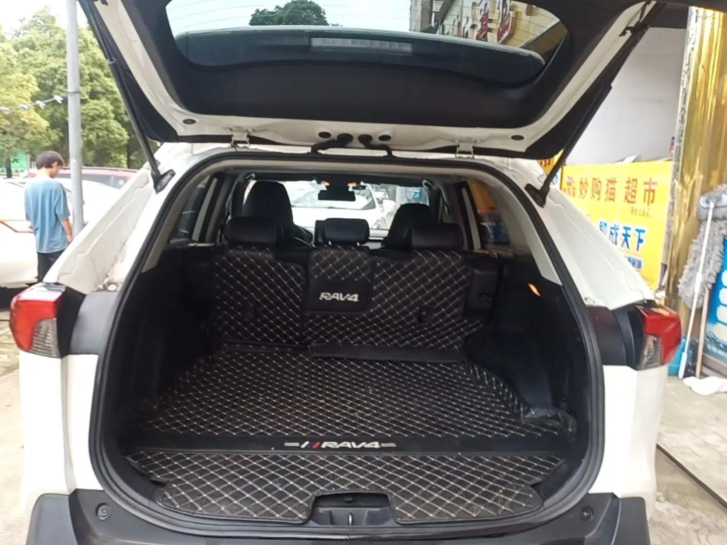 Toyota RAV4 2020 2.0L CVT Two-Wheel Drive Fashion Edition — миниатюра 22