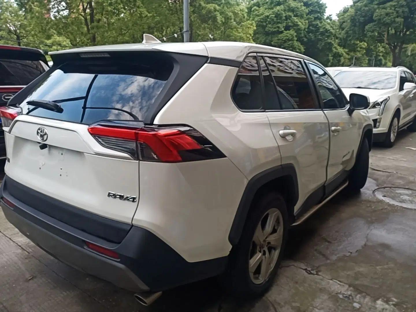 Toyota RAV4 2020 2.0L CVT Two-Wheel Drive Fashion Edition — миниатюра 6