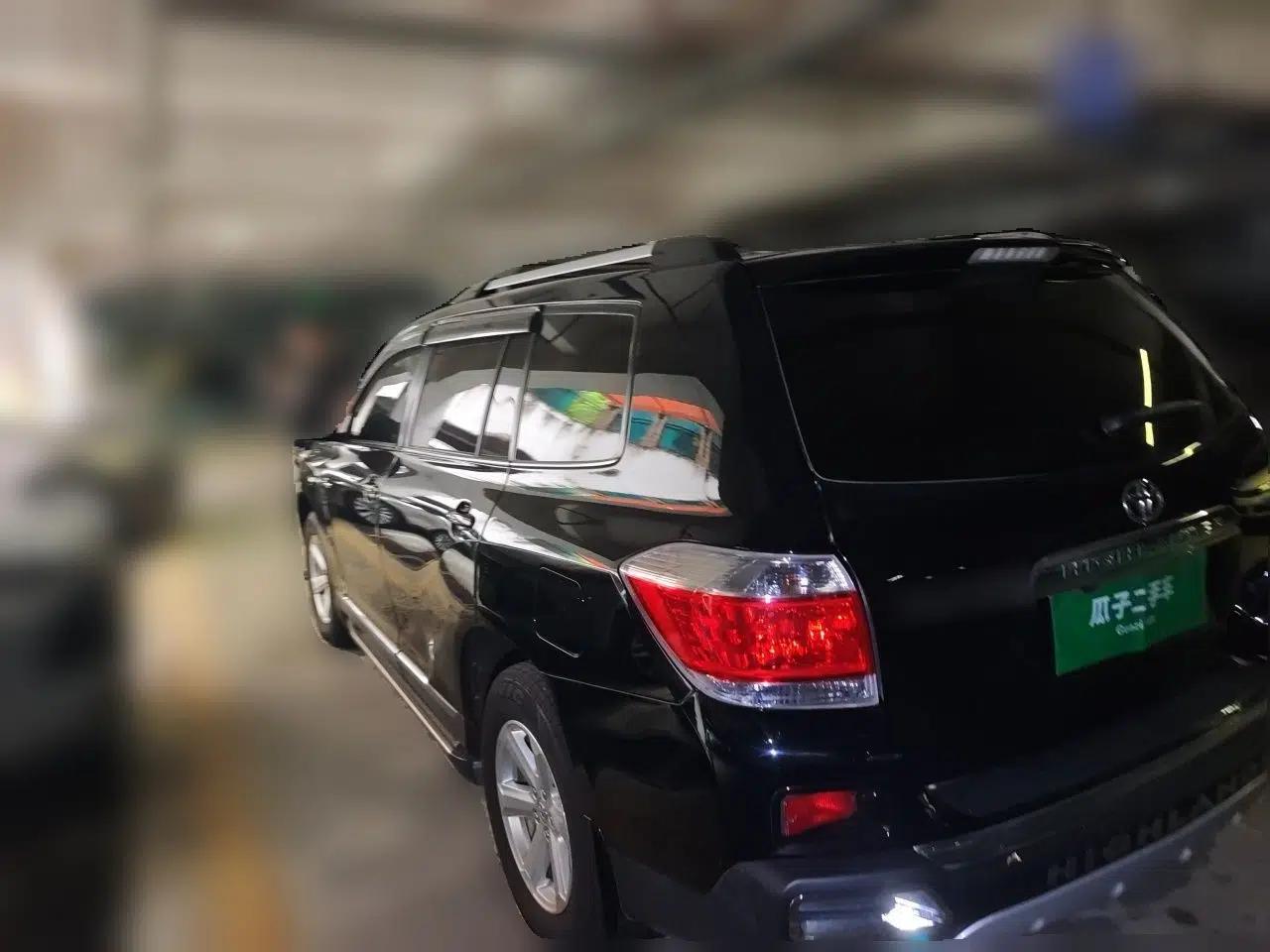 Toyota Highlander 2013 2.7L Two-Wheel Drive 5-Seater Purple Gold Edition — миниатюра 4