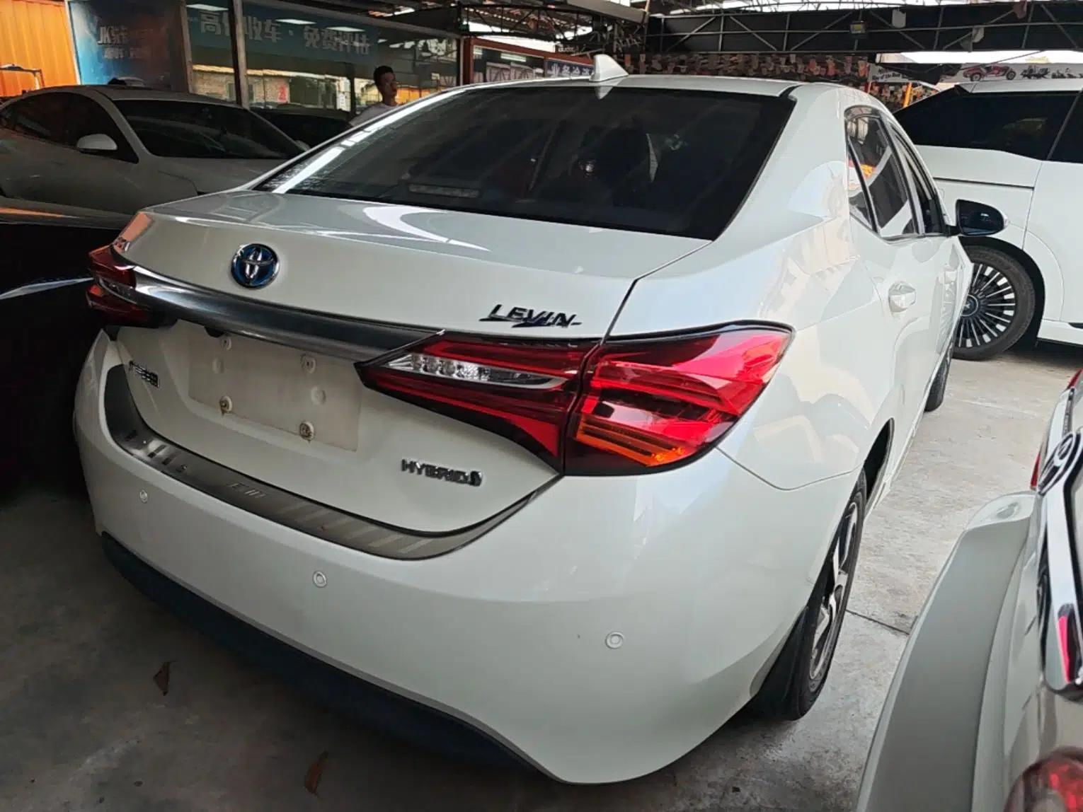 Toyota Levin 2017 Revised Dual-Engine 1.8H GS E-CVT Elite Sunroof Version China V Standard — миниатюра 6