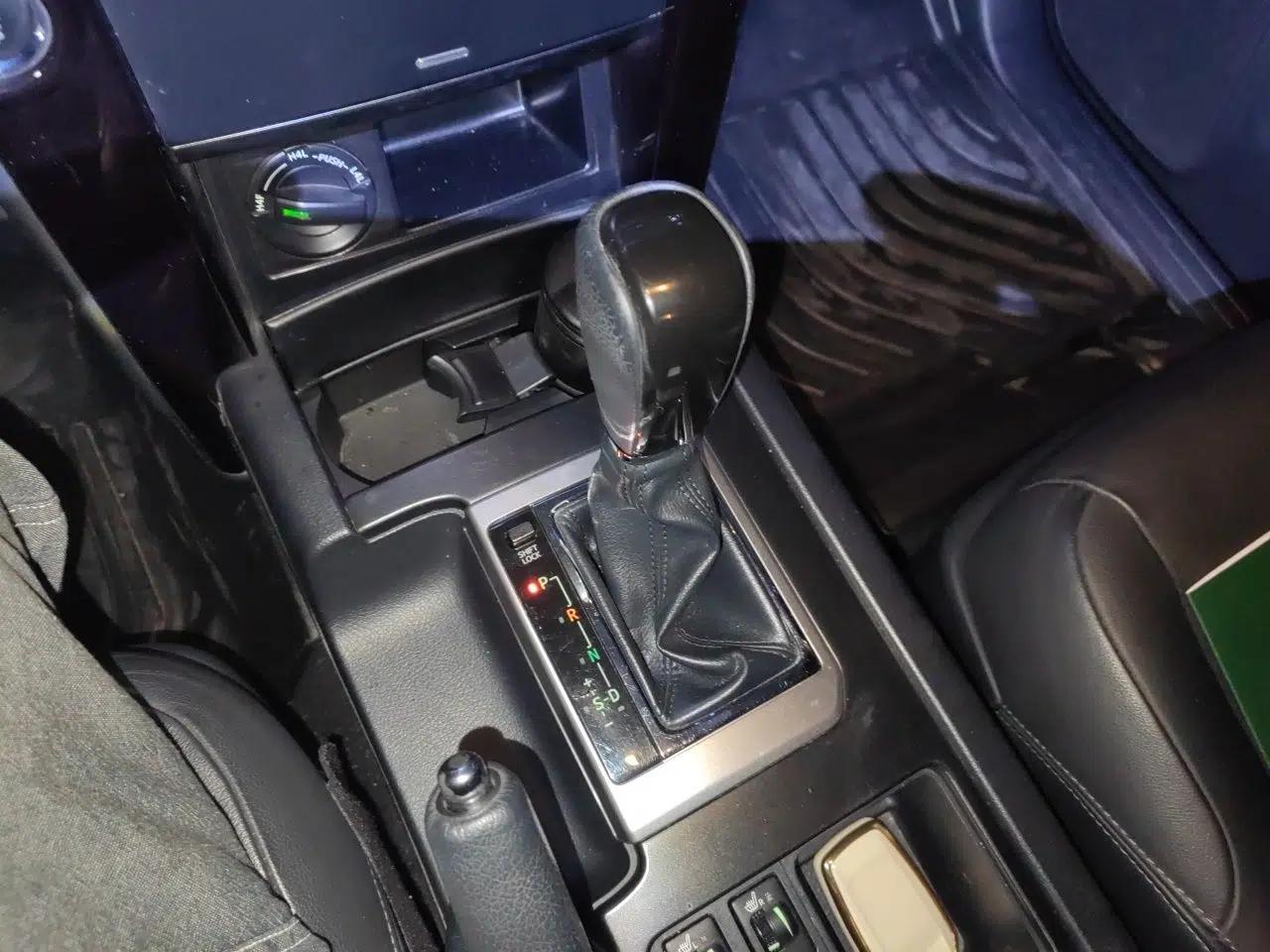 Toyota Prado 2016 2.7L Automatic Standard Edition — миниатюра 14