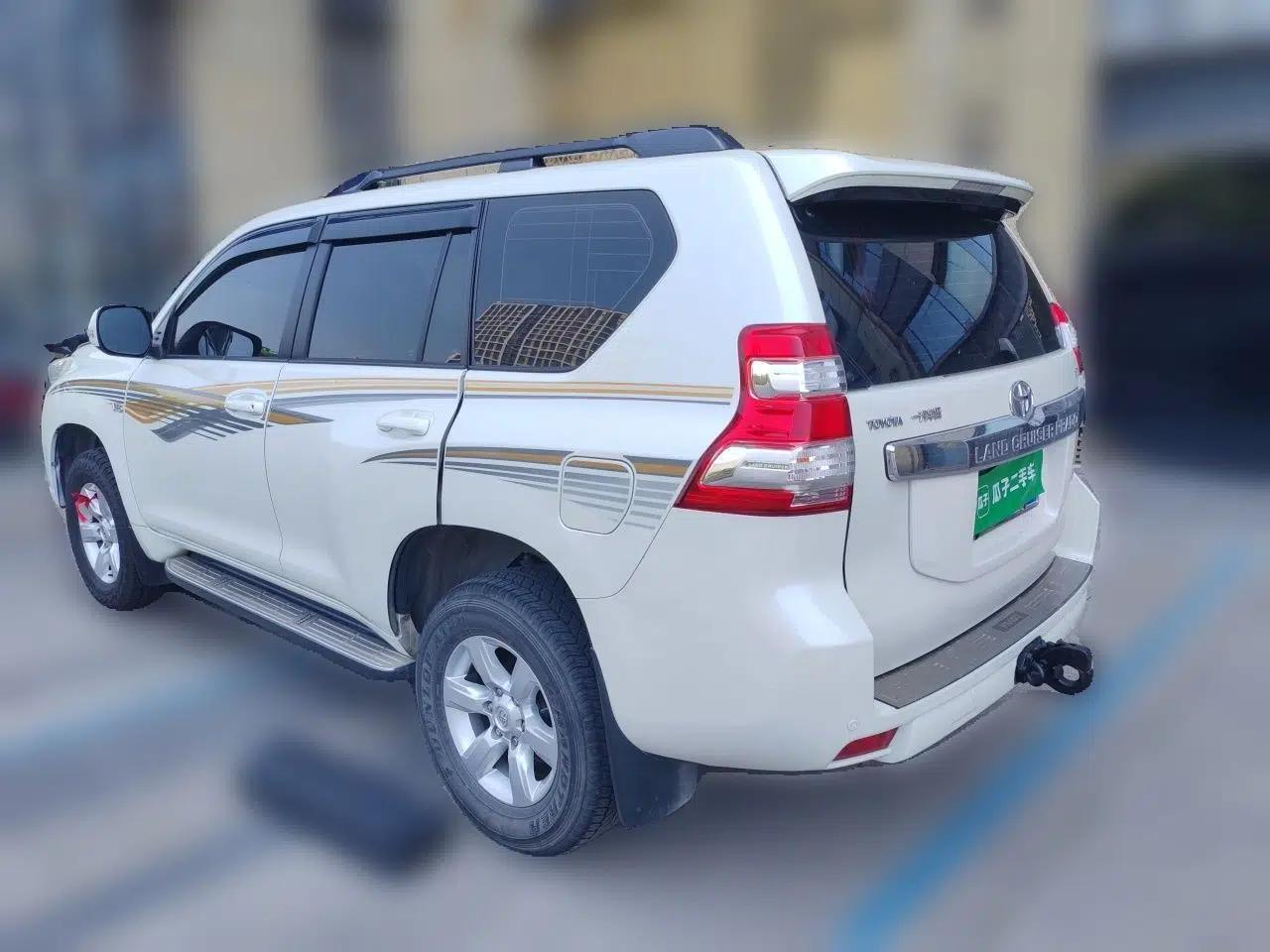Toyota Prado 2016 2.7L Automatic Standard Edition — миниатюра 4