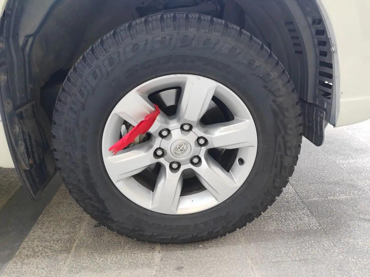 Toyota Prado 2016 2.7L Automatic Standard Edition — миниатюра 8
