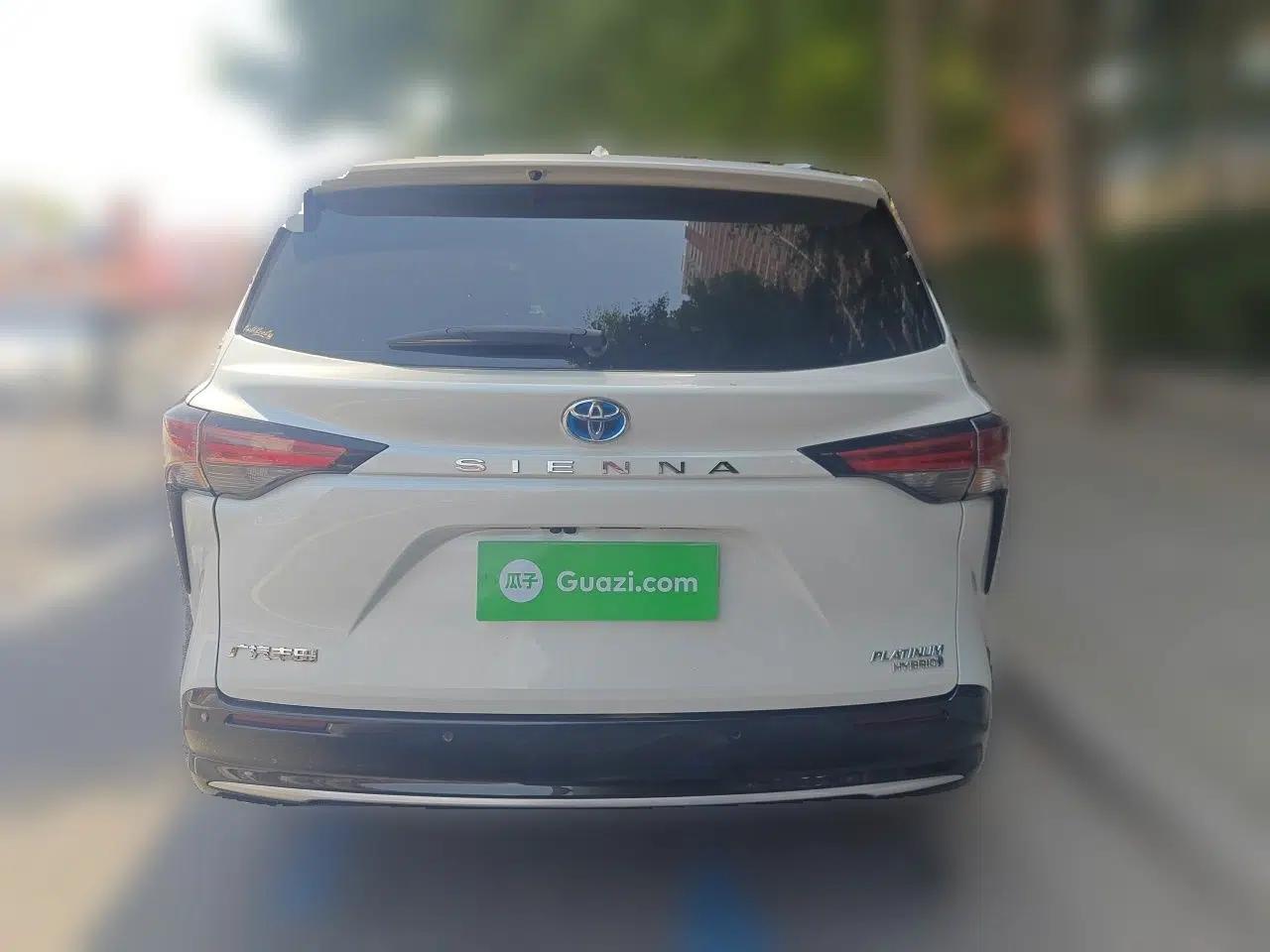 Toyota SIENNA 2021 2.5L Hybrid Platinum Edition — миниатюра 5