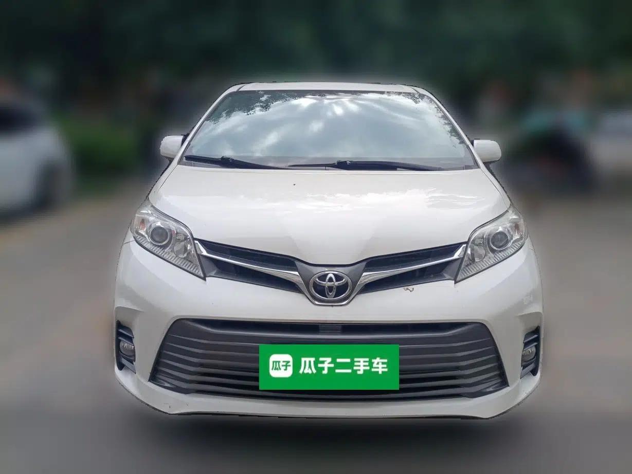Toyota SIENNA — миниатюра 2