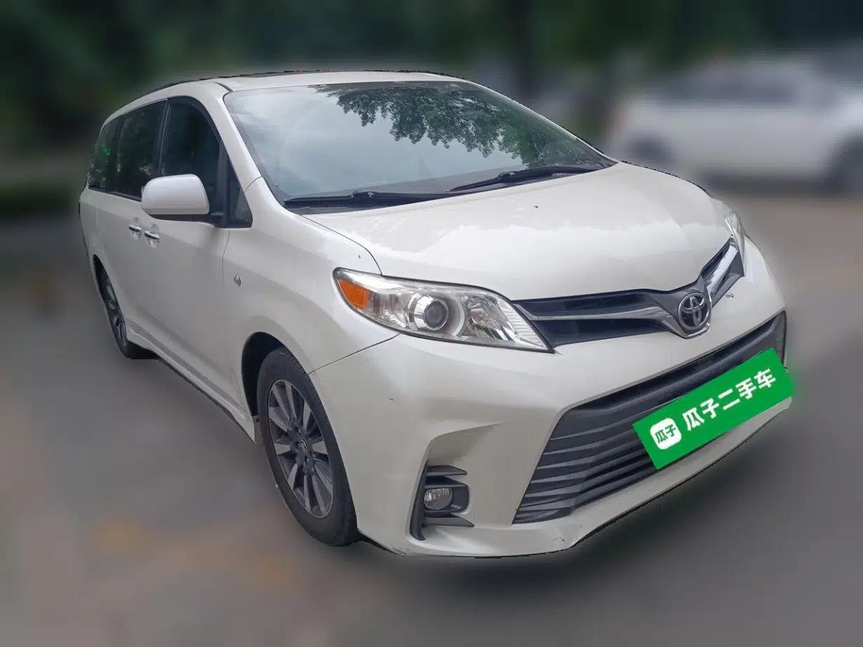 Toyota SIENNA — миниатюра 3
