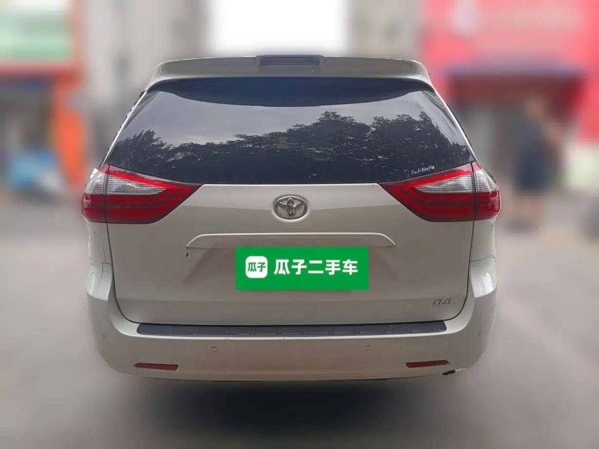 Toyota SIENNA — миниатюра 5