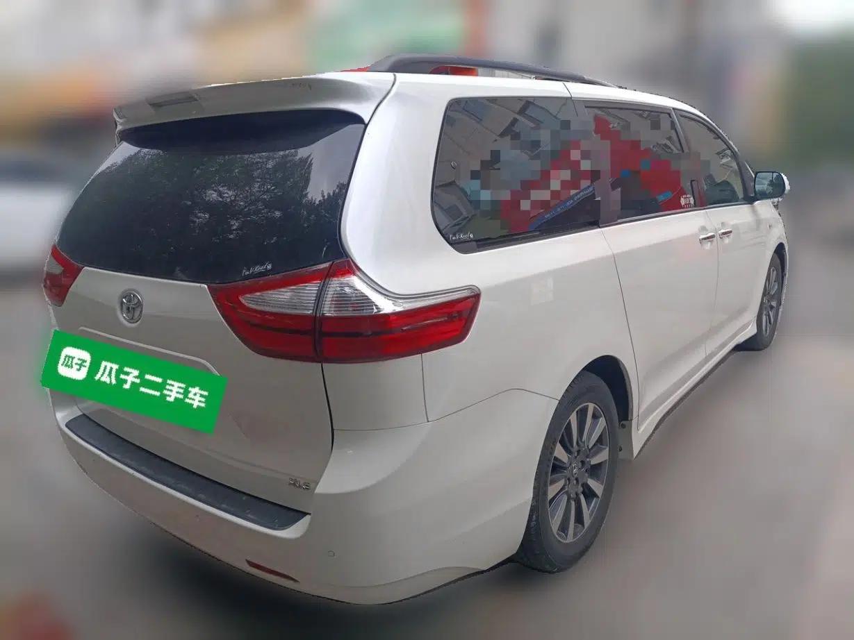 Toyota SIENNA — миниатюра 6