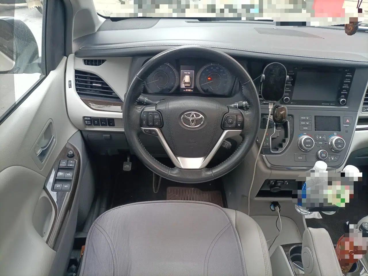 Toyota SIENNA — миниатюра 10