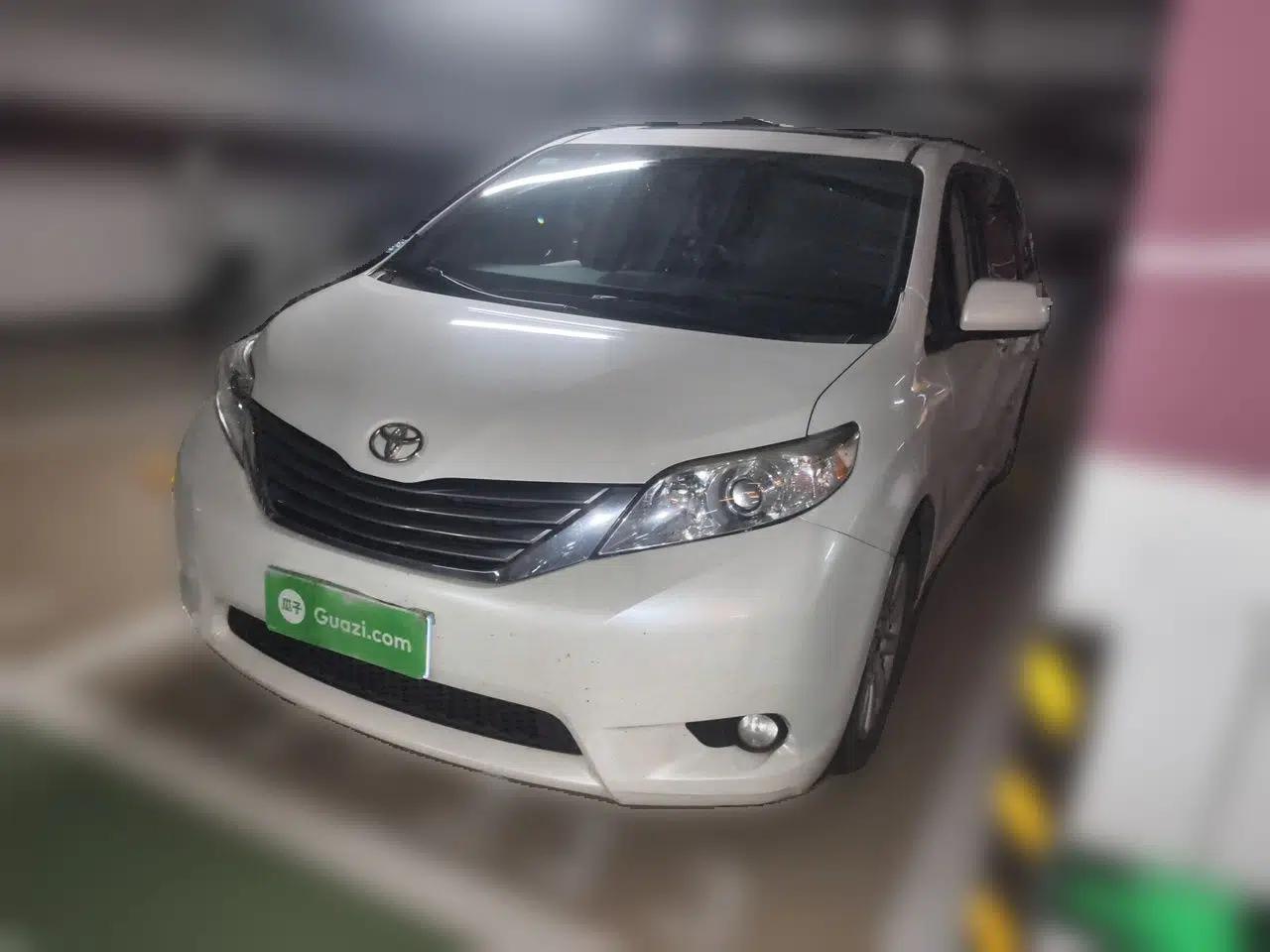 Toyota SIENNA — миниатюра 1