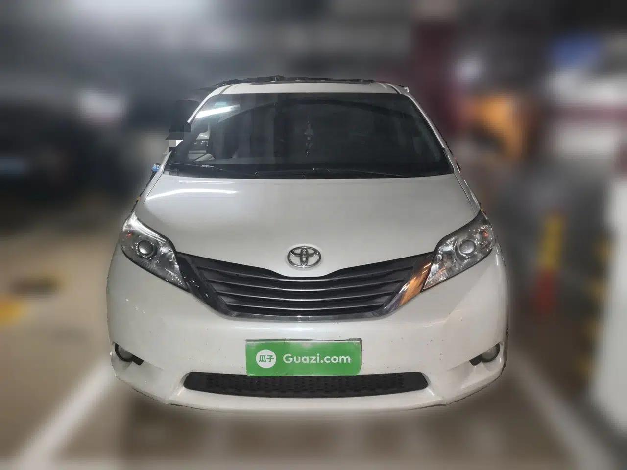 Toyota SIENNA — миниатюра 2
