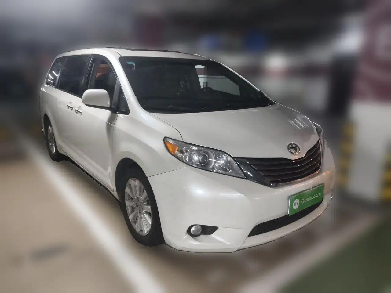 Toyota SIENNA — миниатюра 3